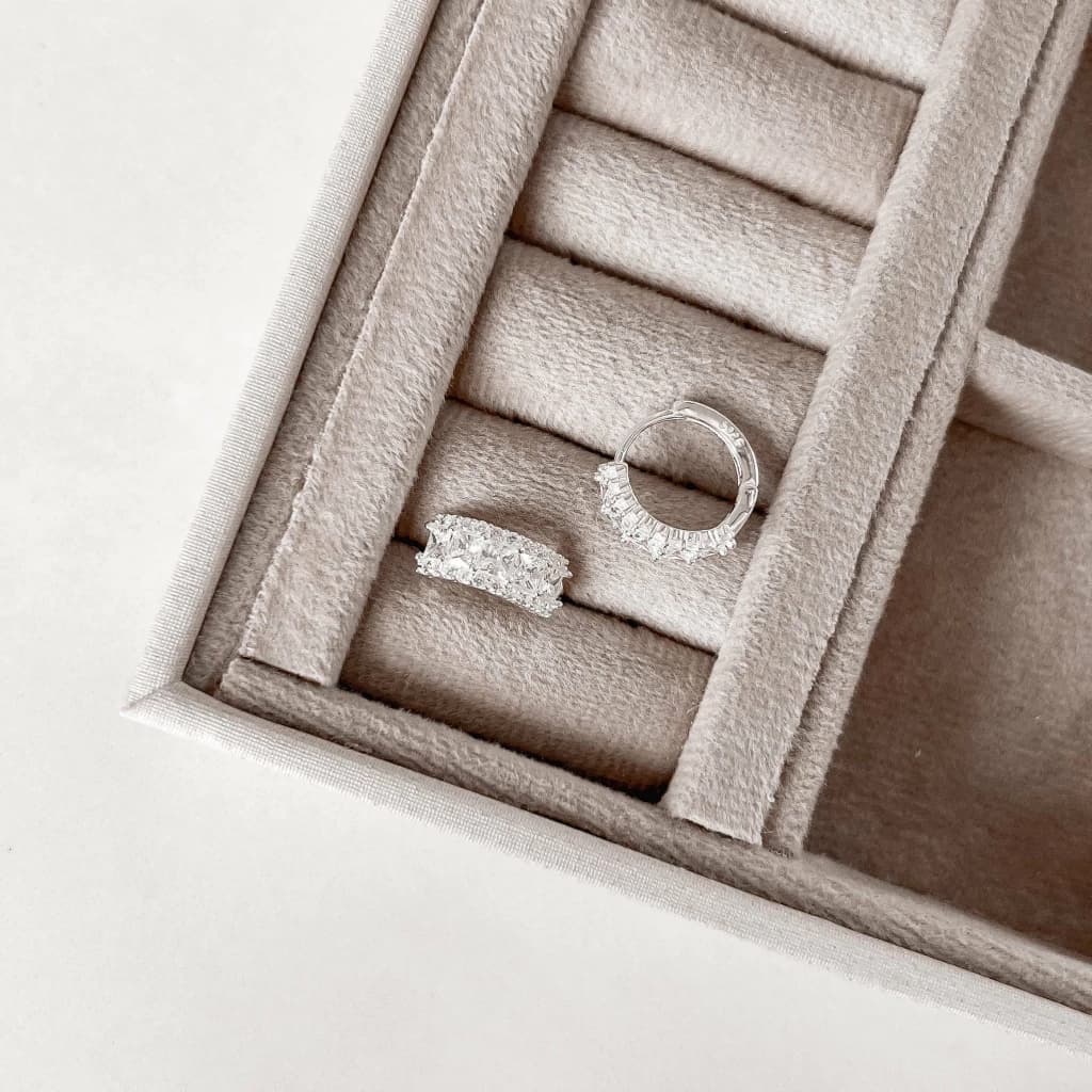 Argola Click Zircônias Quadradas Cravejadas 14mm - Prata 925 - imagem 1